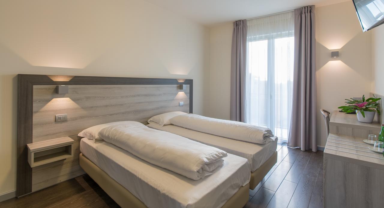 Hotel Panineria Colombera Rossa Brescia Extérieur photo